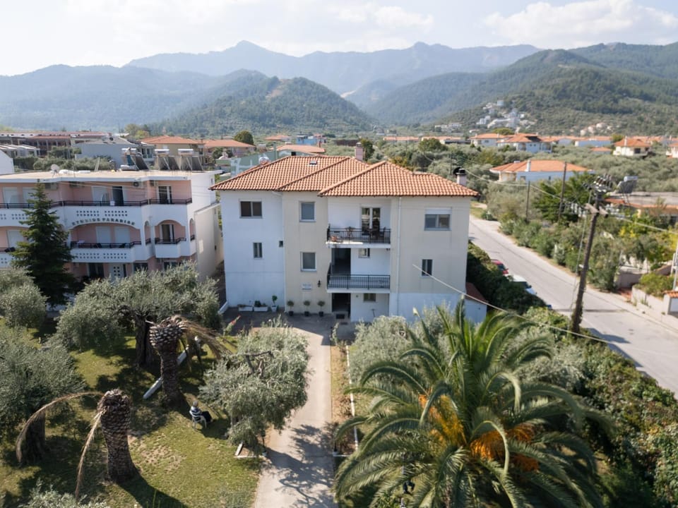 Property building, Facade/entrance, Inner courtyard view