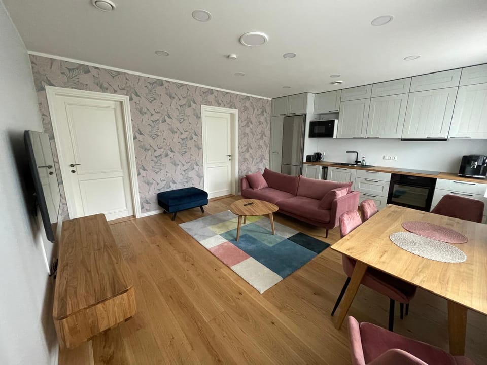 Kitchen or kitchenette, Living room