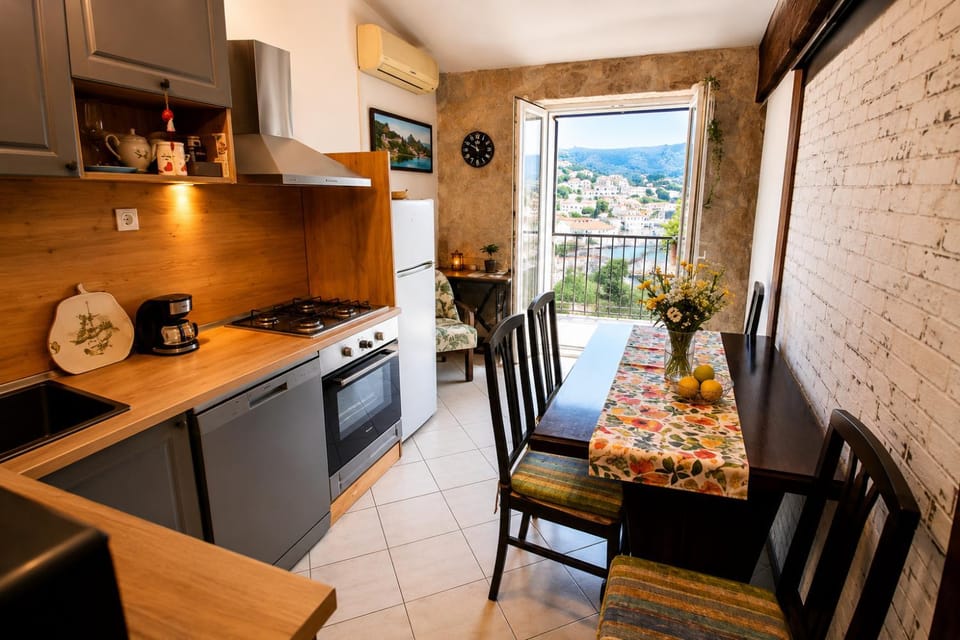 Natural landscape, Kitchen or kitchenette, Seating area, Mountain view, oven, stove