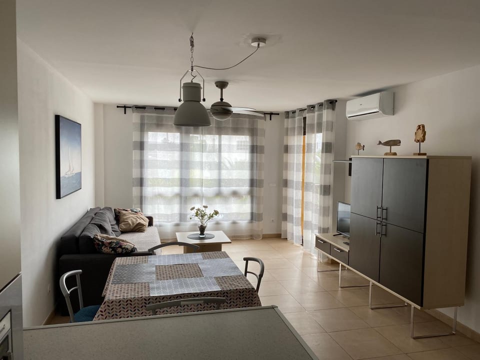 Living room, Seating area, Dining area, heating, air conditioner