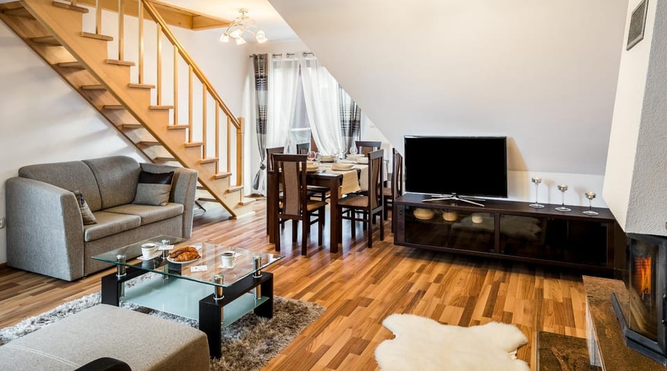 Communal lounge/ TV room, TV and multimedia, Living room, Seating area