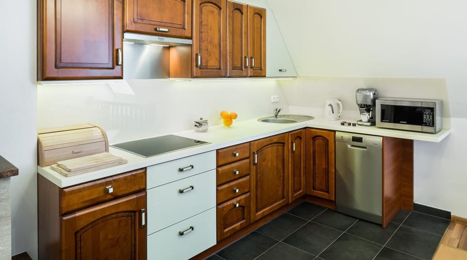 Kitchen or kitchenette, Communal kitchen