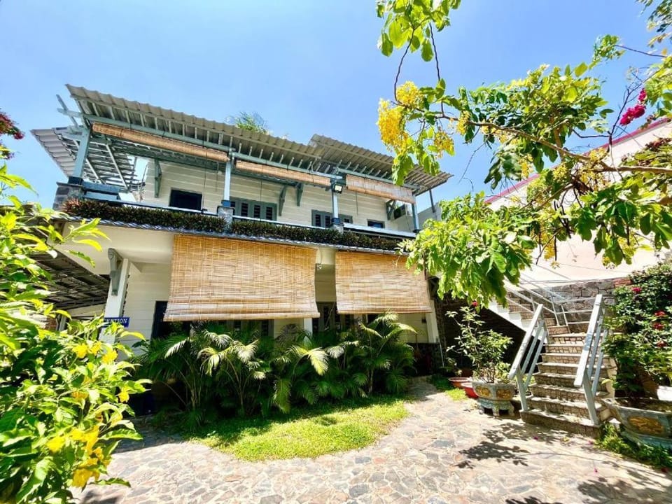Property building, Garden, Breakfast