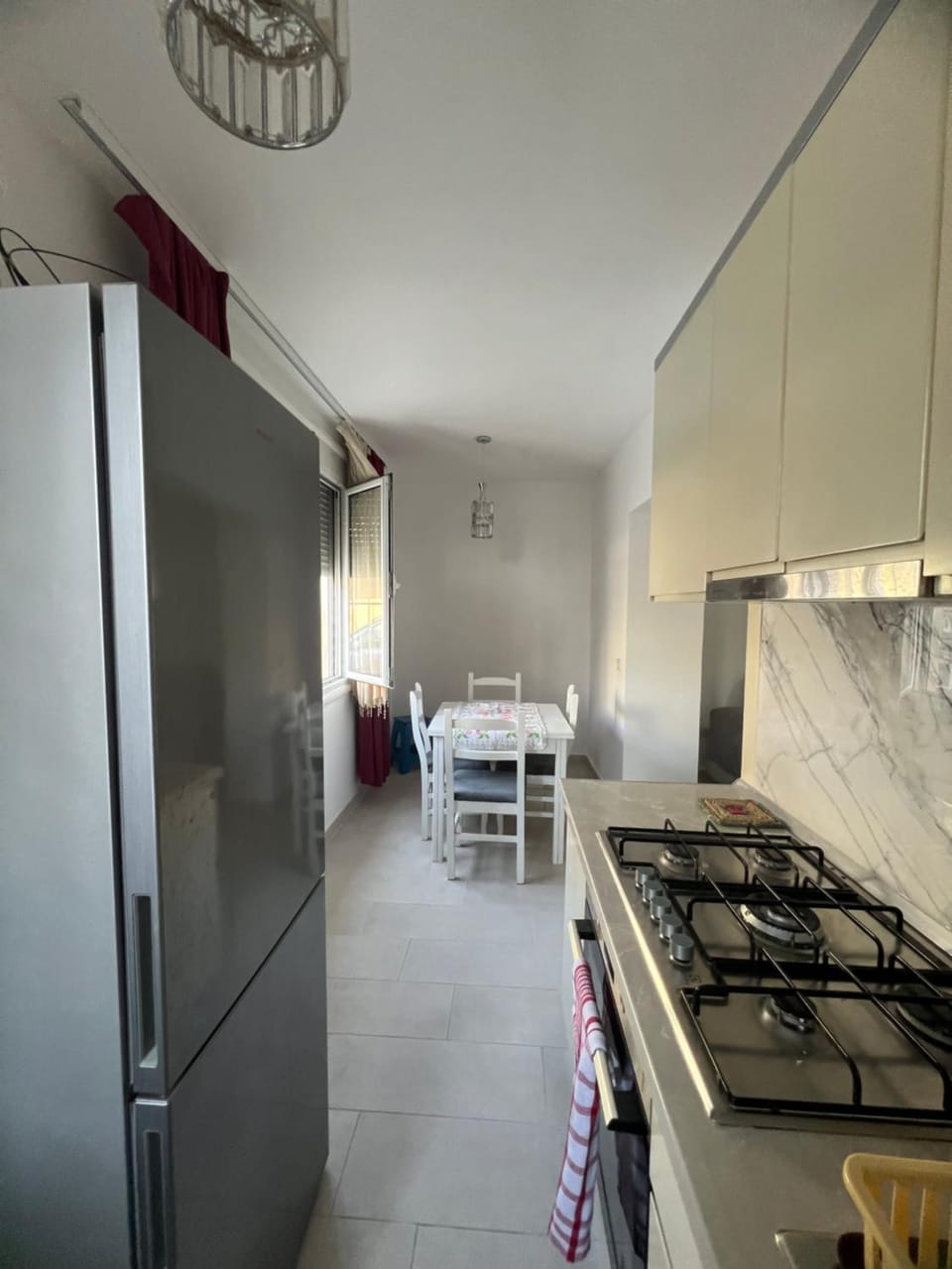 Kitchen or kitchenette, Dining area, oven