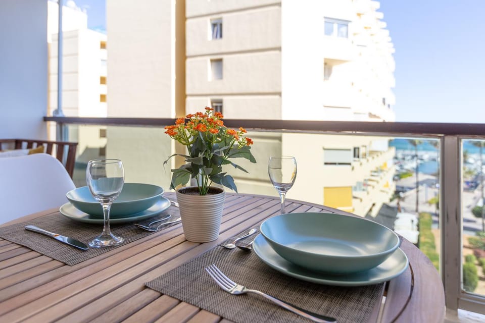 Apartamento junto al Faro .Marbella centro.Vistas mar y el puerto. Apartment in Marbella