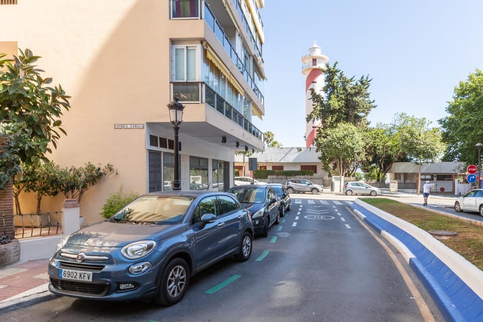 Apartamento junto al Faro .Marbella centro.Vistas mar y el puerto. Apartment in Marbella