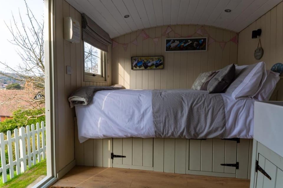 Hilltop Hut Chalet in Wales