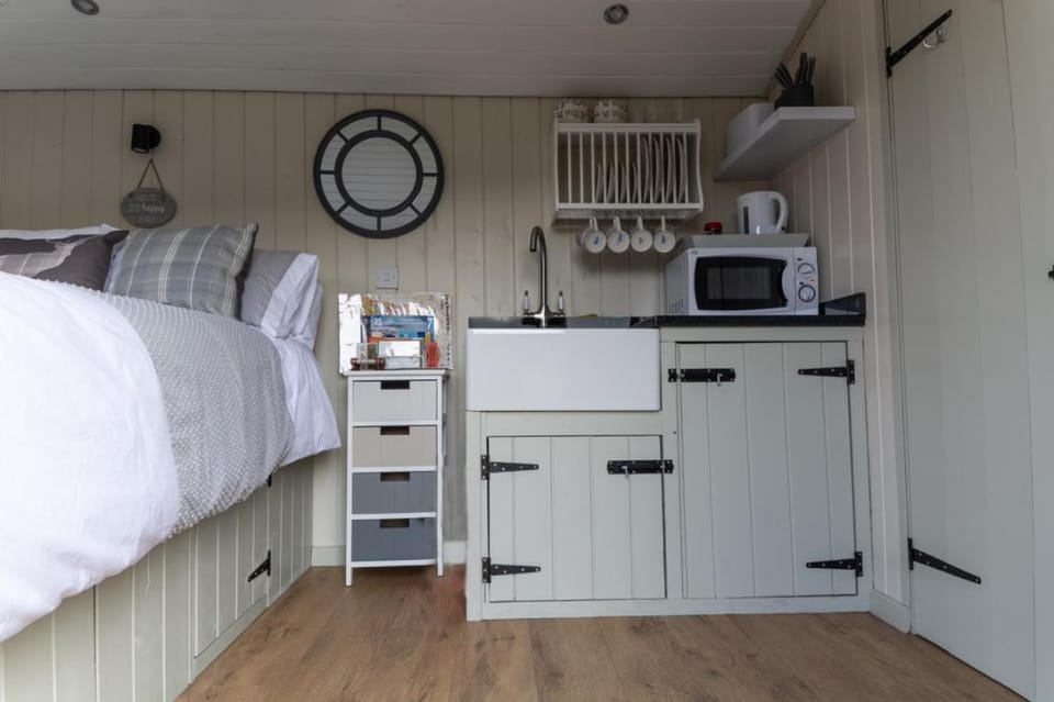 Hilltop Hut Chalet in Wales