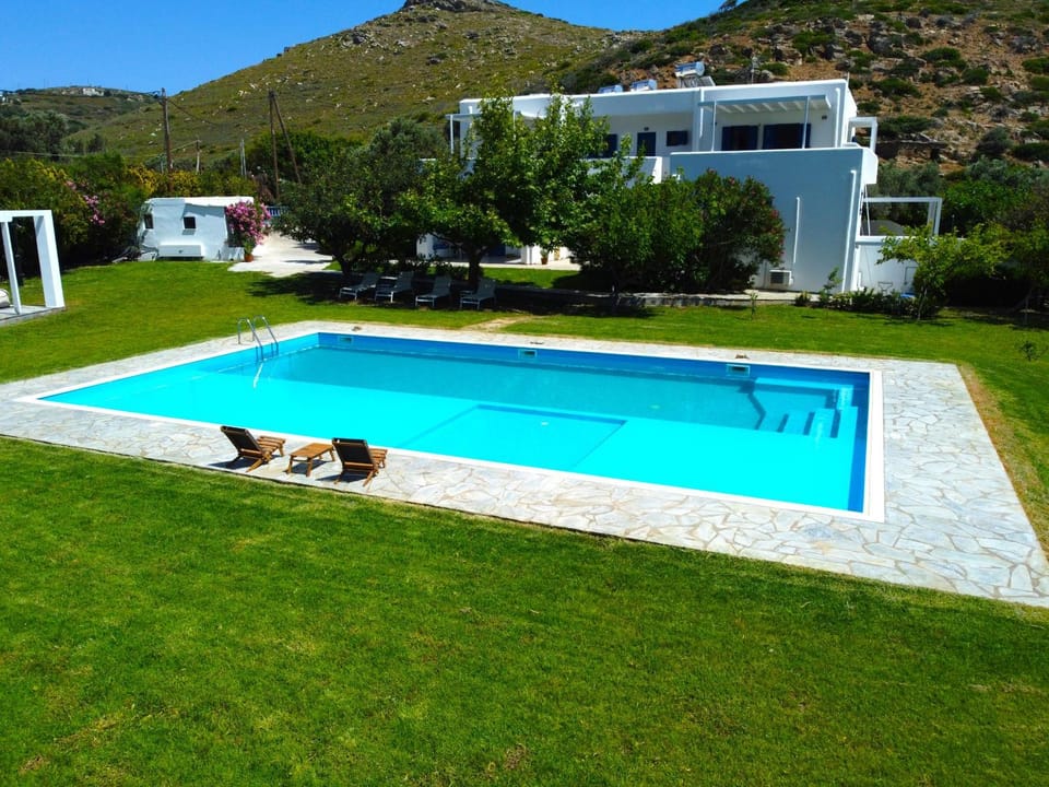 Property building, Natural landscape, Garden, Garden view, Mountain view, Pool view, Swimming pool