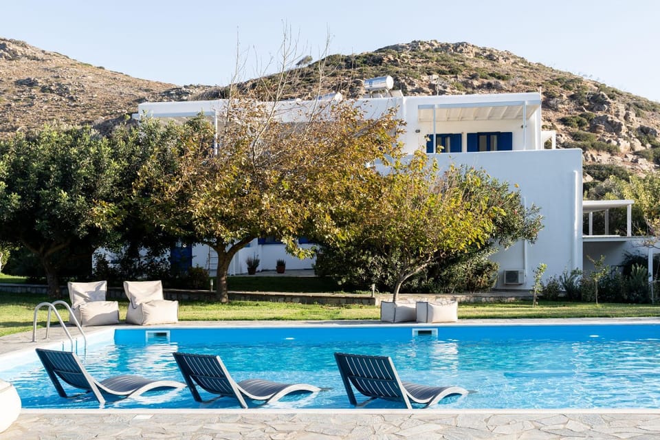 Property building, Natural landscape, Pool view, Swimming pool