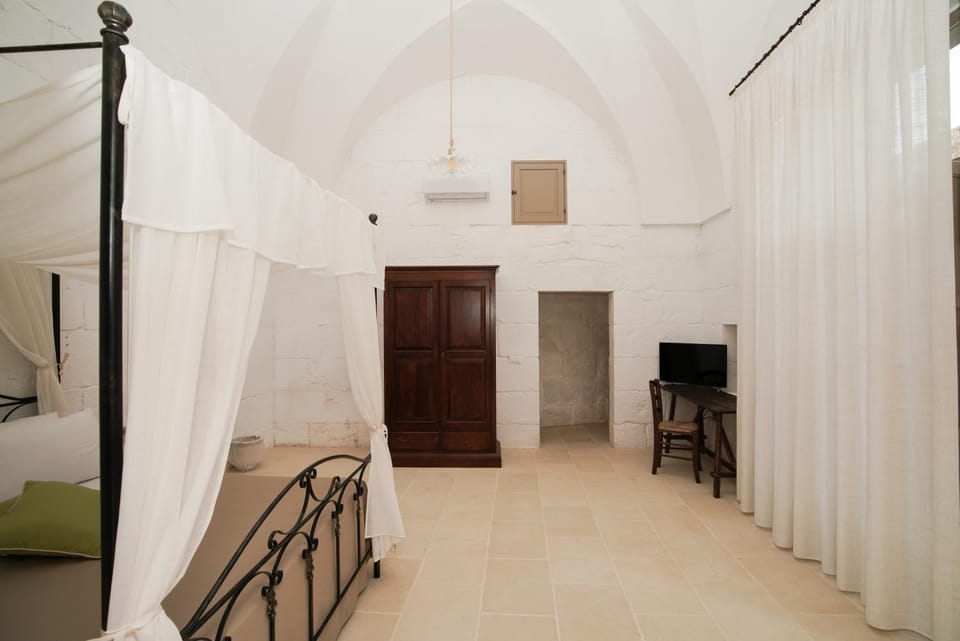 Bed, Photo of the whole room, Bedroom, wardrobe, air conditioner