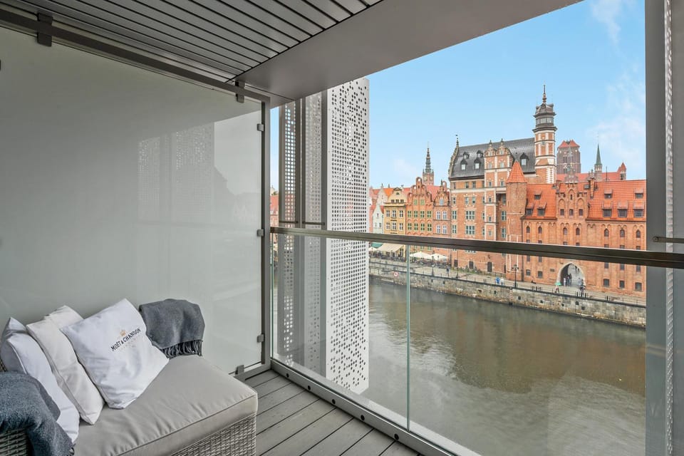 Balcony/Terrace, City view, River view