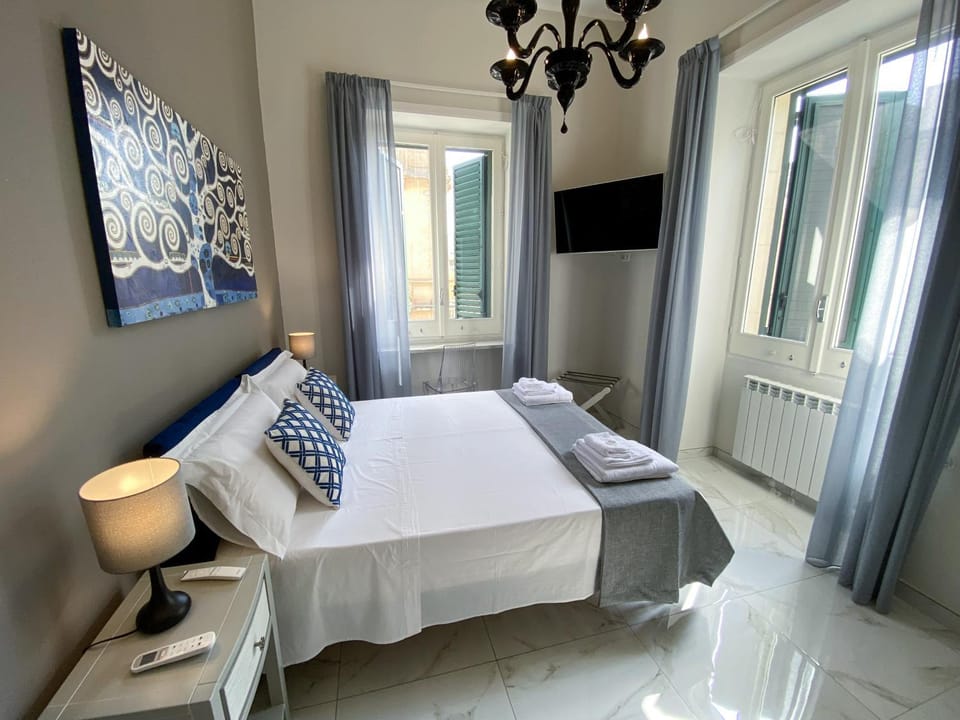 Bed, TV and multimedia, Photo of the whole room, Bedroom, internet, towels, air conditioner