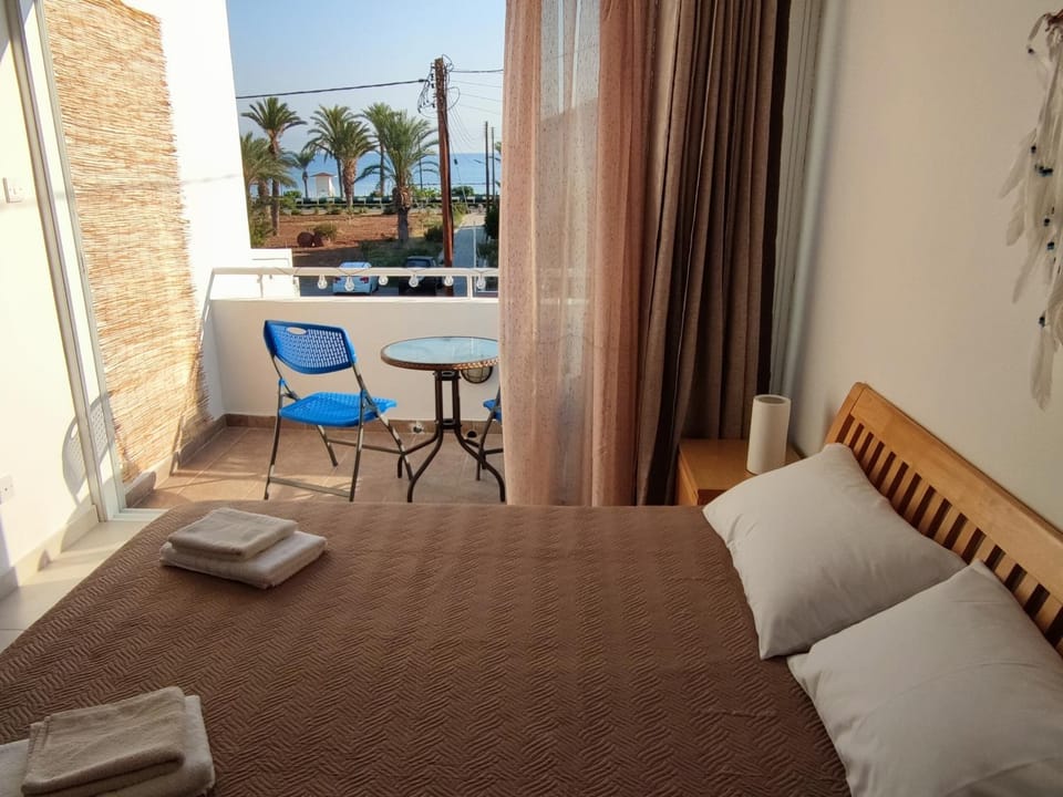 Mediterranean Seaside Authentic Beach House Apartment in Poli Crysochous