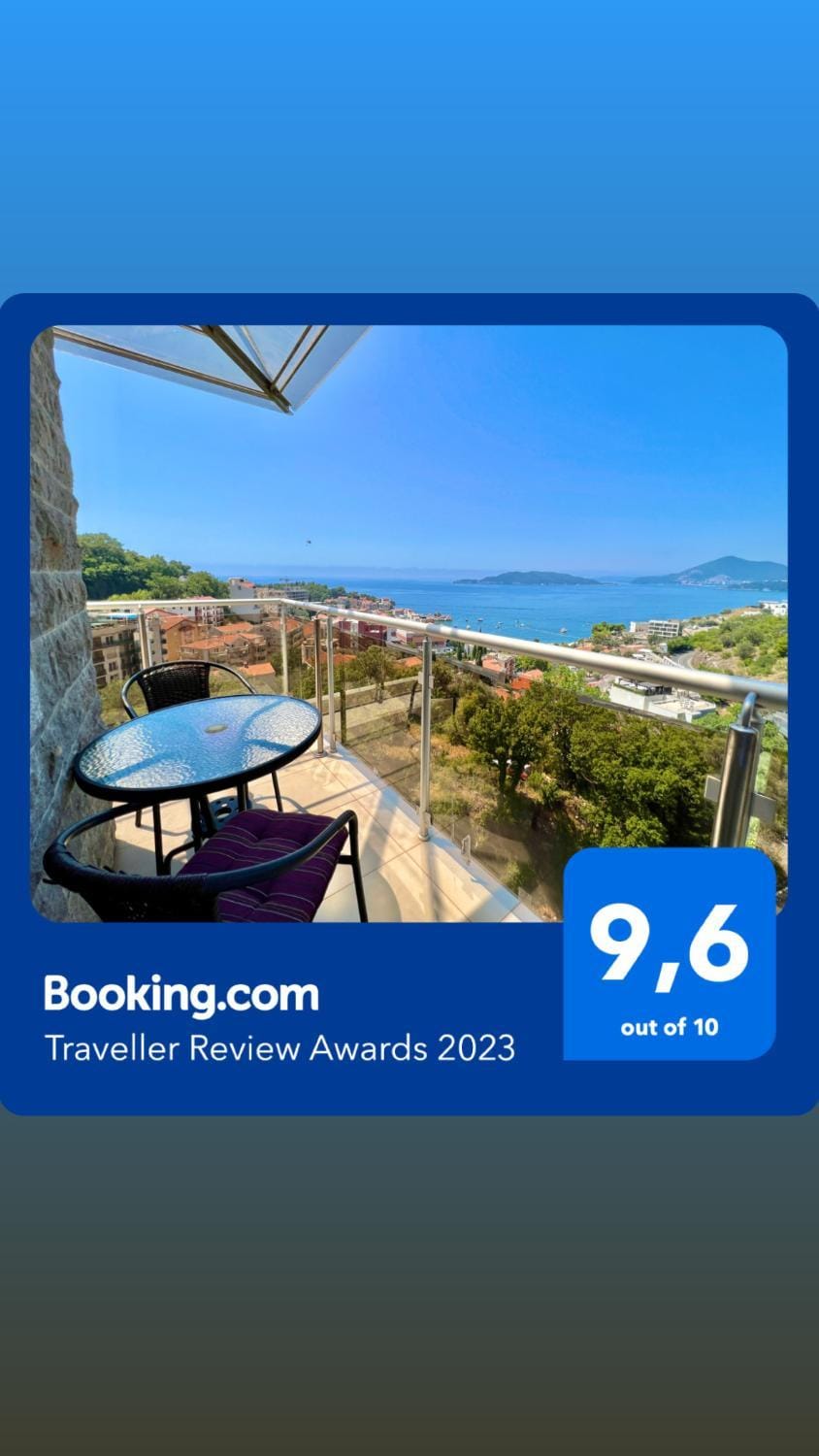 View (from property/room), Mountain view, Sea view