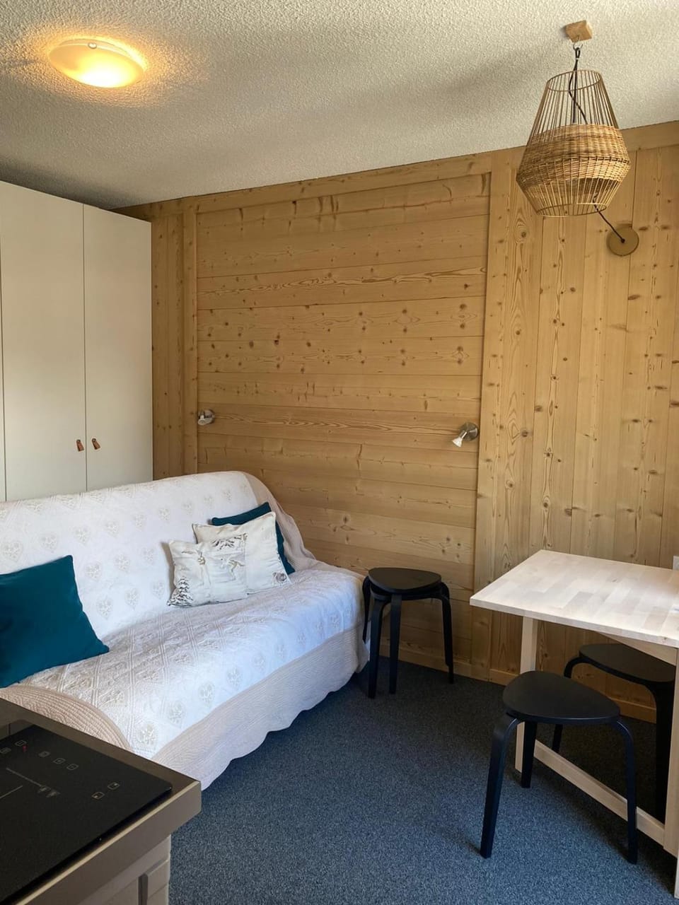 Bed, Living room