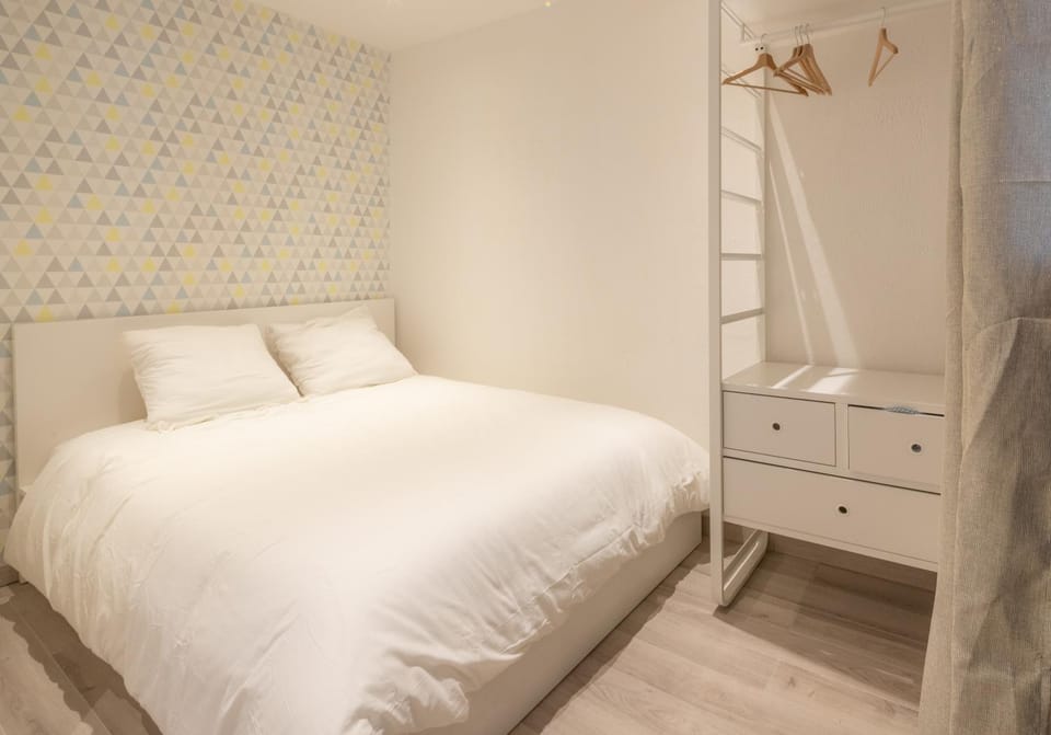 Bed, Photo of the whole room, Bedroom, wardrobe