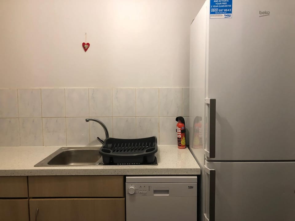 Thames View & free parking - perfect long stay workers only Apartment in London