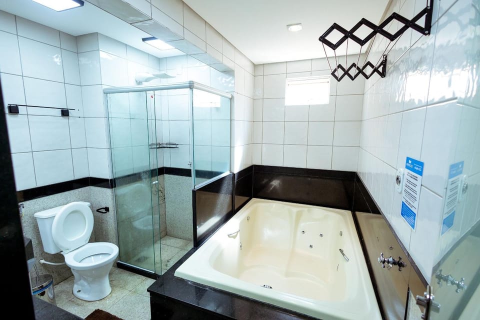 Toilet, Hot Tub