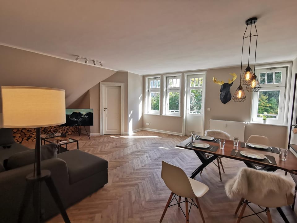 Living room, Seating area, Dining area