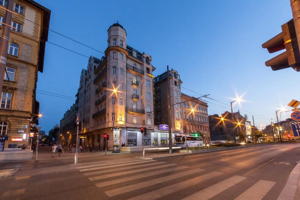 Property building, Facade/entrance, Neighbourhood, Street view, Location