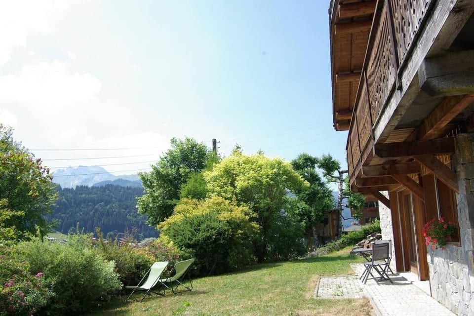 Appart Saint-Antoine Morzine vue soleil jardin calme parking 3 pers Apartment in Montriond