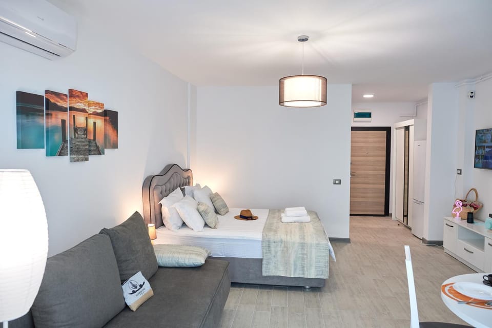 Bed, Seating area