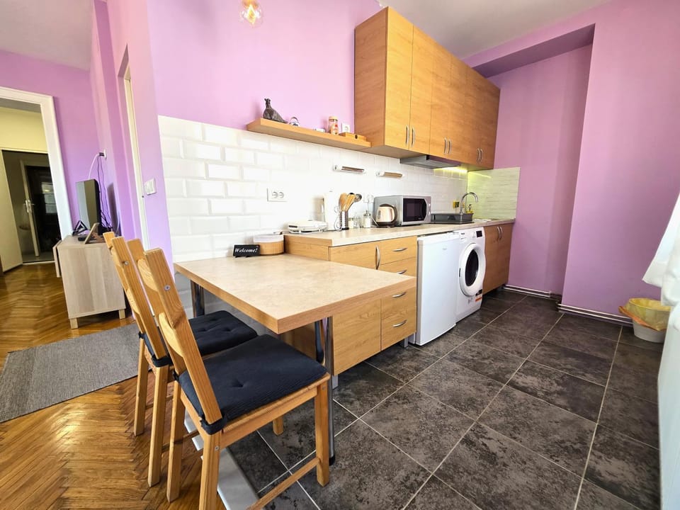 Kitchen or kitchenette, kitchen