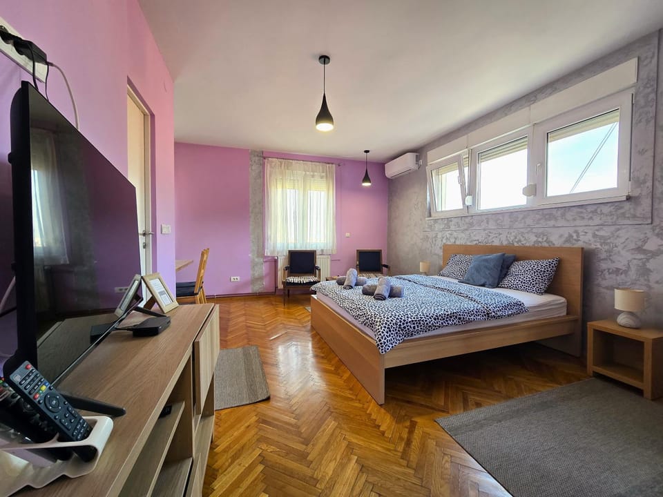 Bed, Living room, Seating area, Bedroom