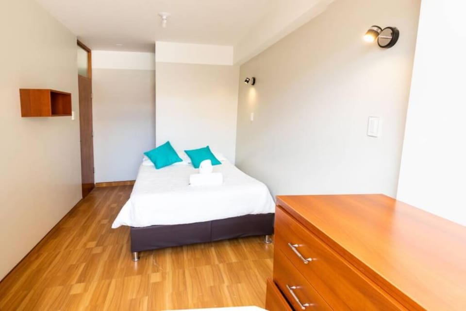 Photo of the whole room, Bedroom
