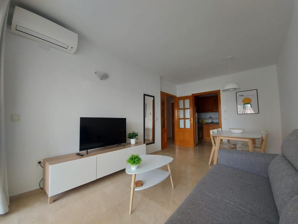 Communal lounge/ TV room, TV and multimedia, Living room, Seating area