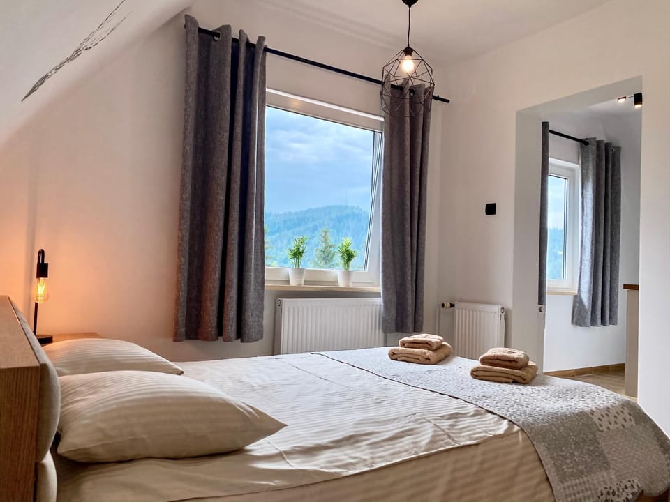 Bed, Bedroom, Mountain view