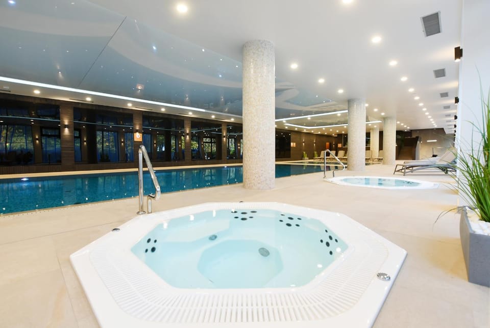 Hot Tub, Swimming pool