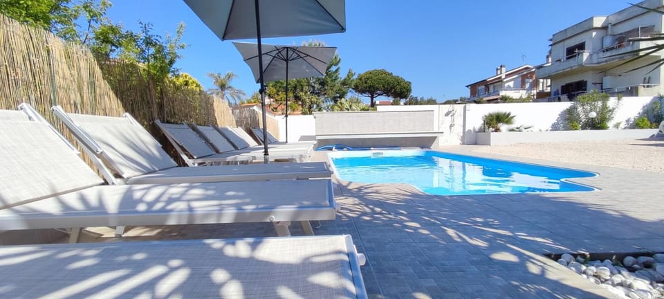 Property building, Garden, Spa and wellness centre/facilities, Swimming pool