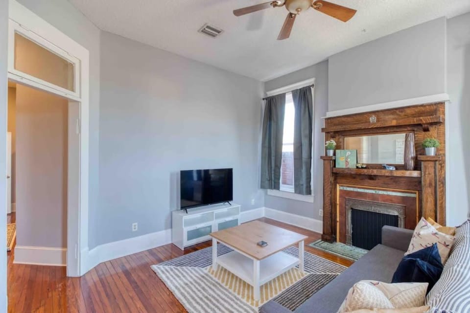 Sunny & bright - cute 1 BR apt in historic SPR Apartment in Jacksonville