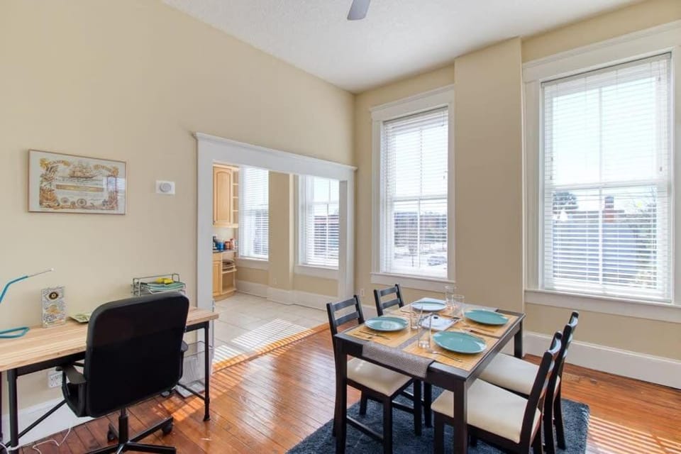 Open & Bright - 5 min drive to TIAA Bank field Apartment in Jacksonville