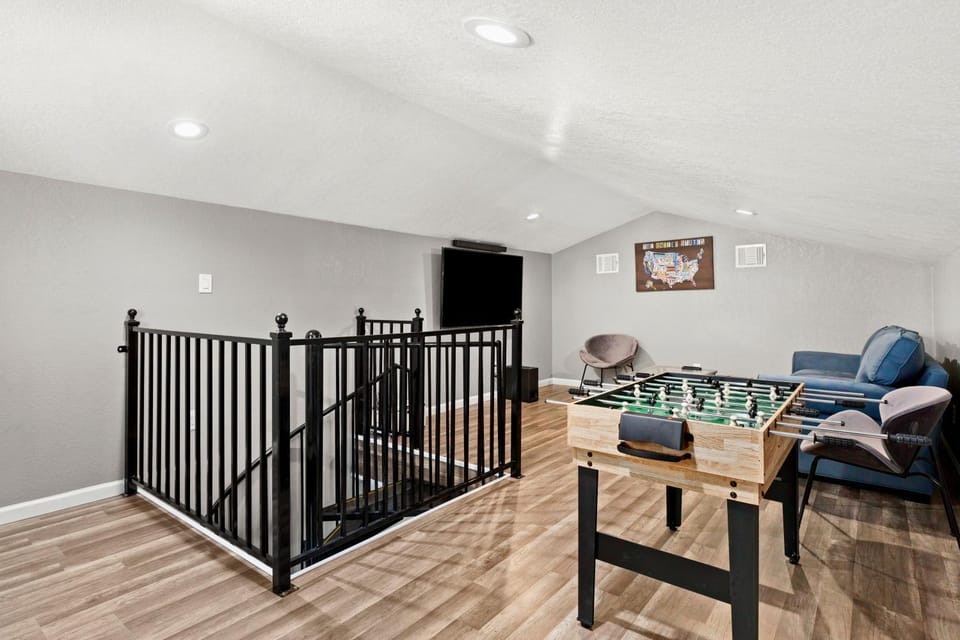 CYC Eclectic Back House with BBQ Gazebo House in Leon Valley