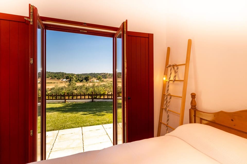 Bed, Garden, View (from property/room), Bedroom, Garden view