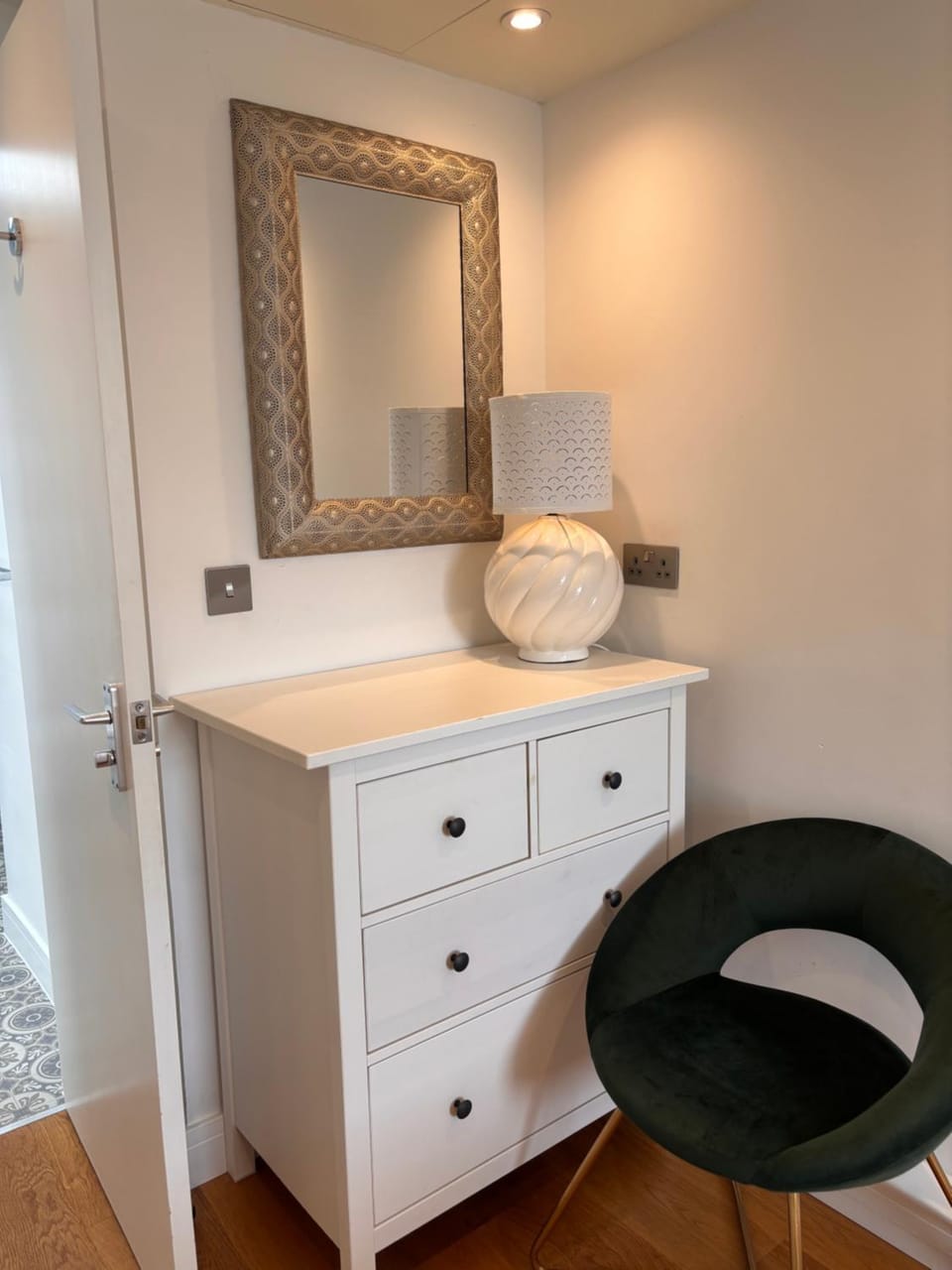 In the Heart of Glastonbury Apartment in Glastonbury