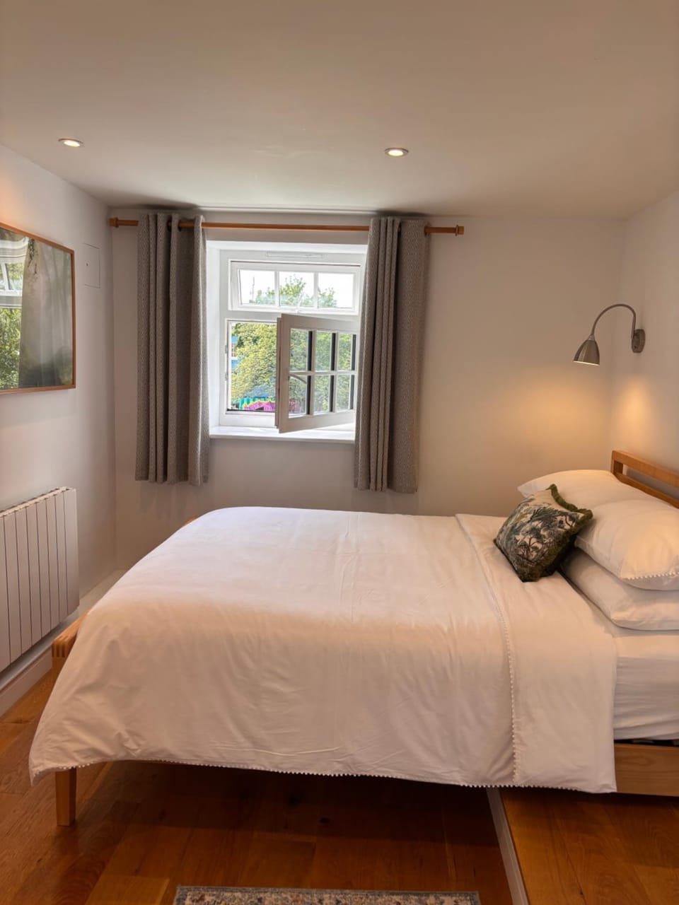 In the Heart of Glastonbury Apartment in Glastonbury