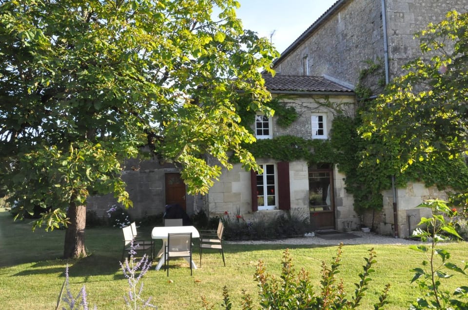 Property building, Garden view, Landmark view