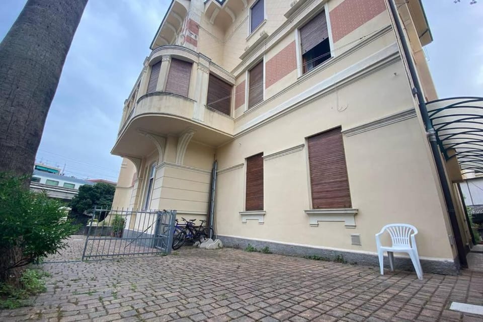 Inner courtyard view