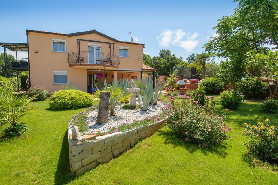 Apartments Flora Apartment in Istria County
