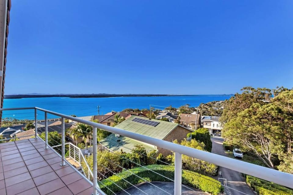Pacific Waters - Unbeatable Views of Port Stephens House in Corlette