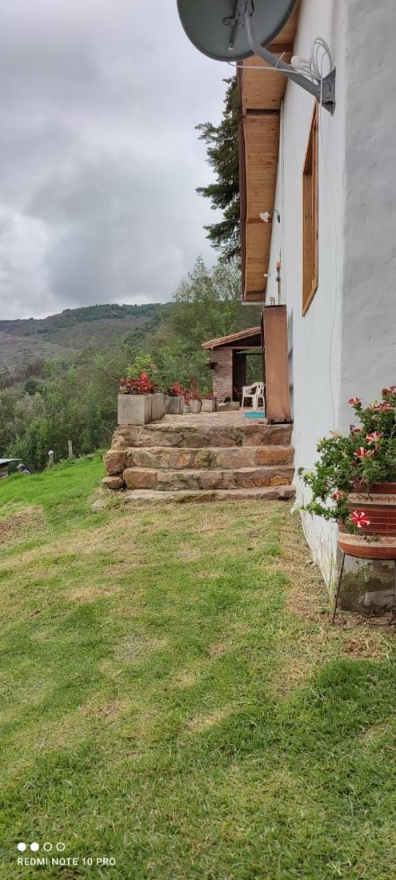 El Cascajal: Amazing lake view. Vista al lago House in Cundinamarca, Colombia