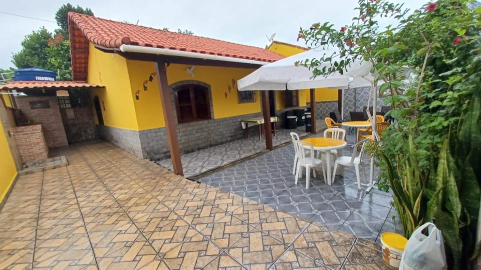 Saquarema - Casa Amarela ! Entre a praia e a Lagoa ! House in Saquarema