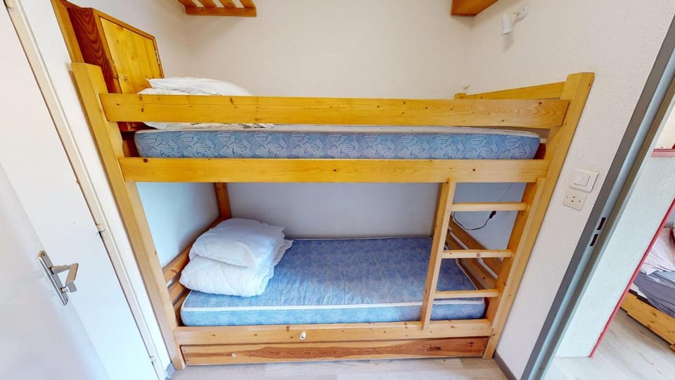 bunk bed