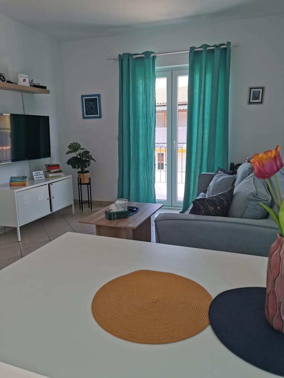 TV and multimedia, Living room, Seating area