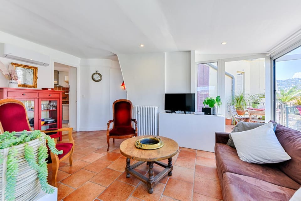 Communal lounge/ TV room, Living room