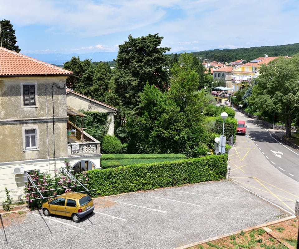 Day, Street view